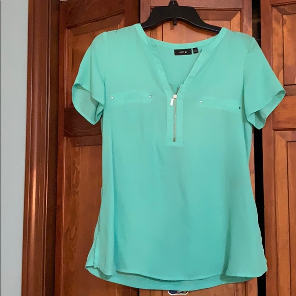 Aqua blue top - Picture 2 of 3